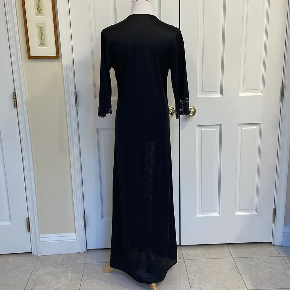 VINTAGE LONG BLACK LACE ROBE - Picture 5 of 8
